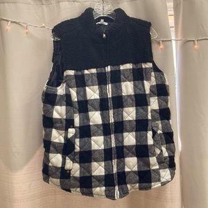Maurices faux fur black buffalo check women’s vest, size XL